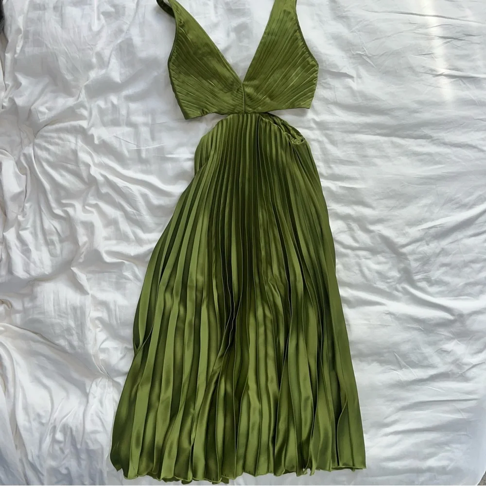 Abercrombie Green Pleated Dress - Picture 1 of 3